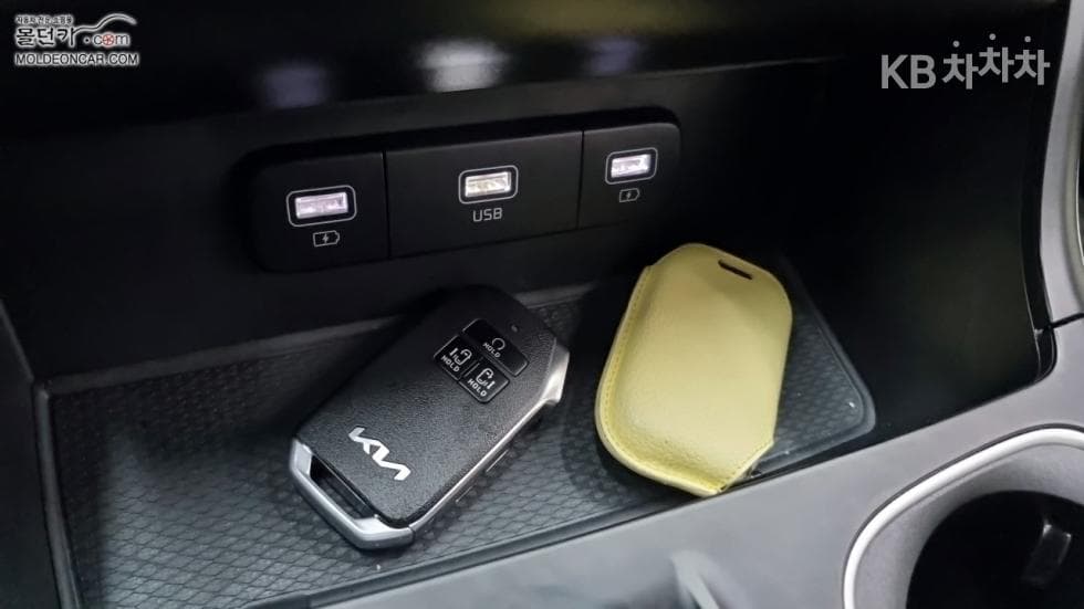 Kia Carnival 4th generationD2.2 9-seater Prestige - 17