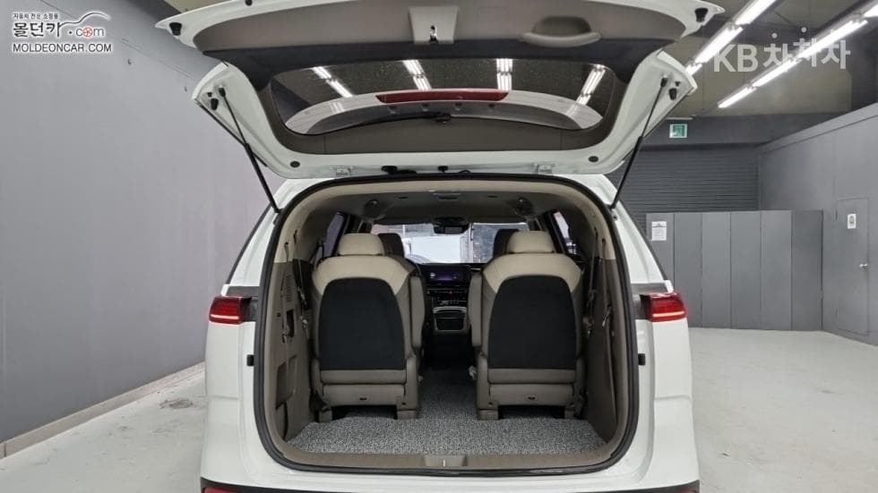 Kia Carnival 4th generationD2.2 9-seater Prestige - 18