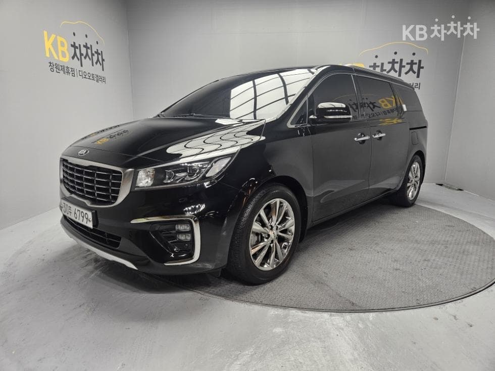 Kia The New (facelift) Carnival 9-seater 2.2 Diesel Noblesse - Image 1