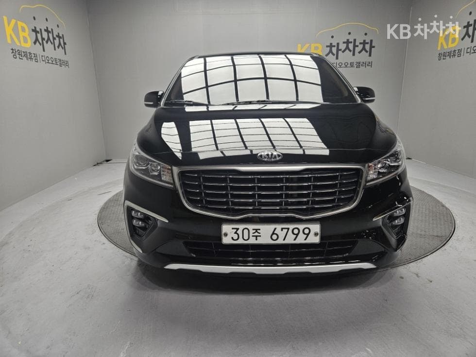 Kia The New (facelift) Carnival9-seater 2.2 Diesel Noblesse - 2