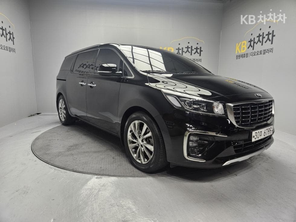 Kia The New (facelift) Carnival9-seater 2.2 Diesel Noblesse - 3