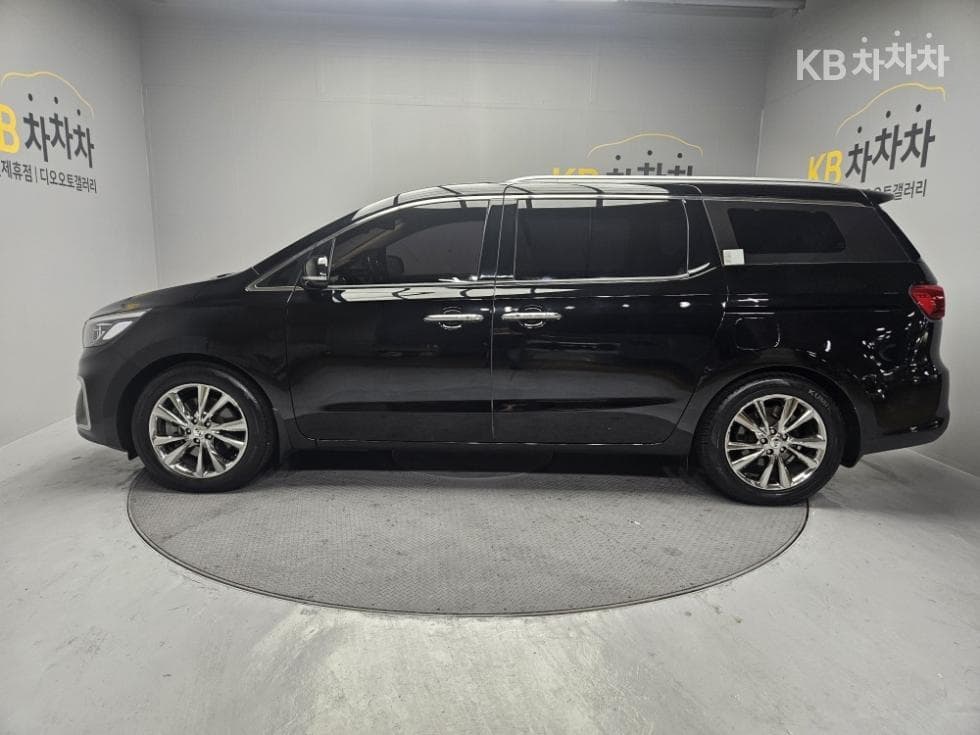 Kia The New (facelift) Carnival9-seater 2.2 Diesel Noblesse - 5