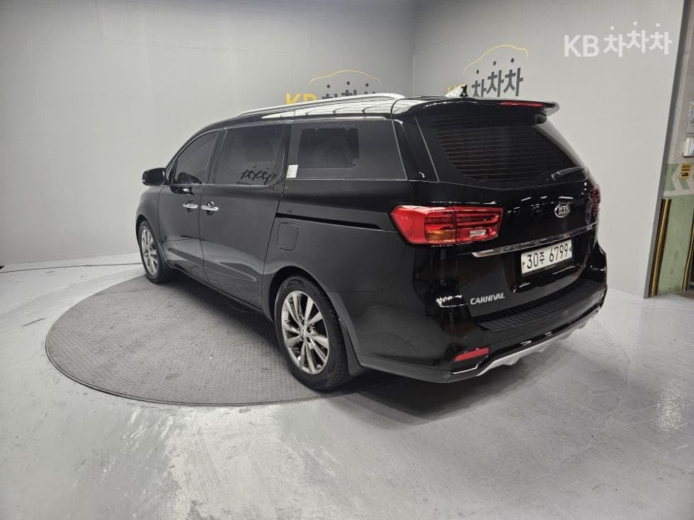 Kia The New (facelift) Carnival9-seater 2.2 Diesel Noblesse - 6