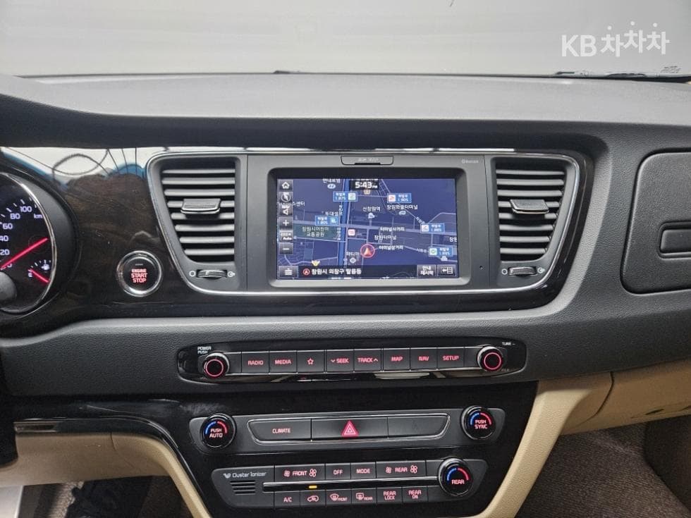 Kia The New (facelift) Carnival9-seater 2.2 Diesel Noblesse - 11