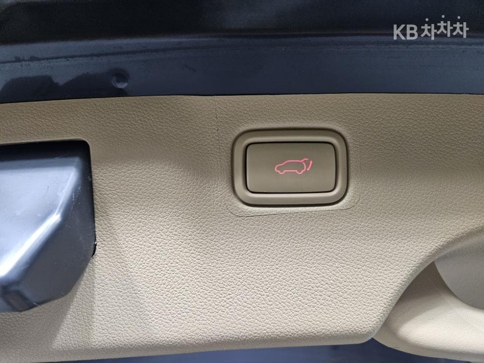 Kia The New (facelift) Carnival9-seater 2.2 Diesel Noblesse - 14
