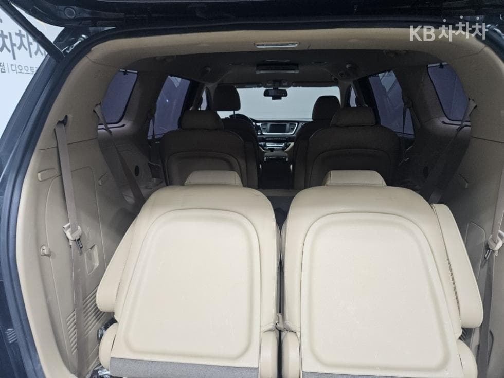Kia The New (facelift) Carnival9-seater 2.2 Diesel Noblesse - 15