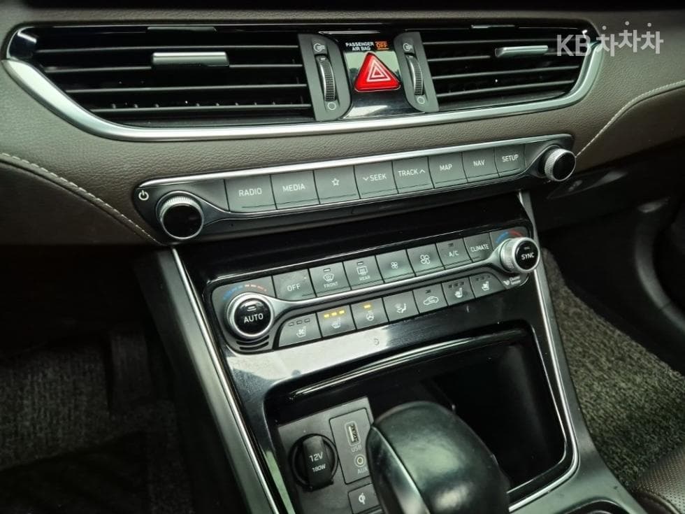 Hyundai Grandeur (Azera)IG2.4 Exclusive Special (special feature/edition) - 17