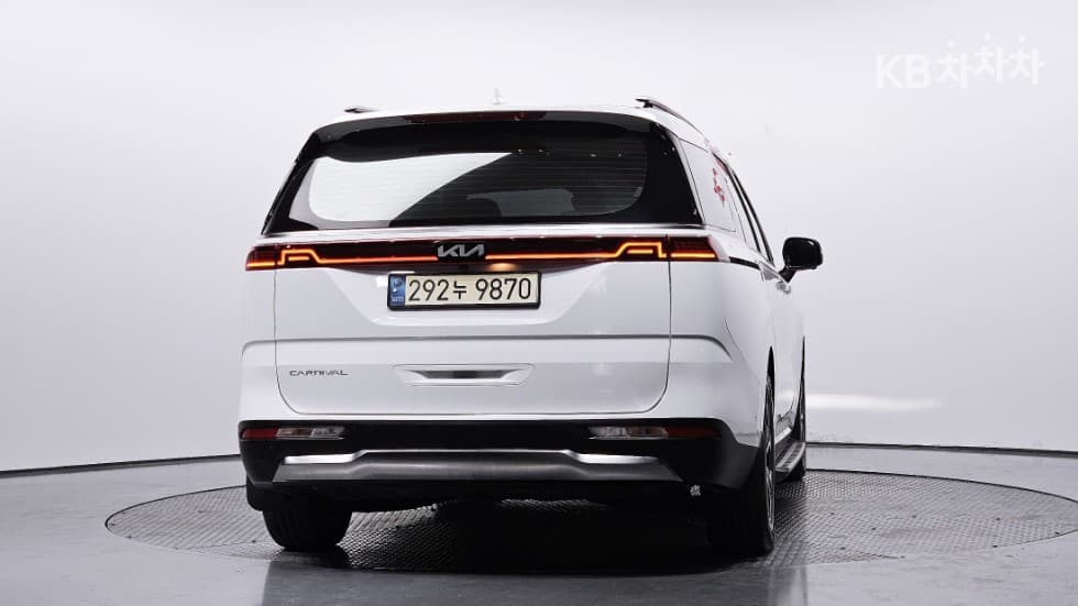 Kia Carnival 4th generationD2.2 9-seater Signature - 3