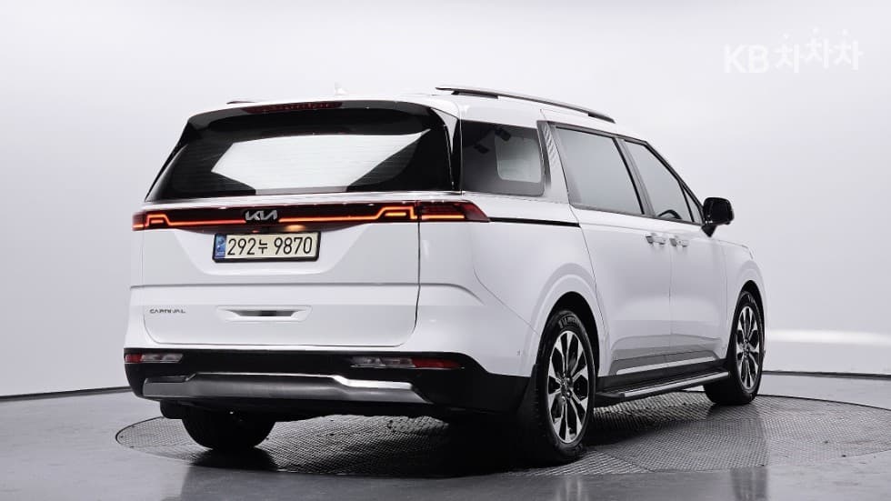 Kia Carnival 4th generationD2.2 9-seater Signature - 4