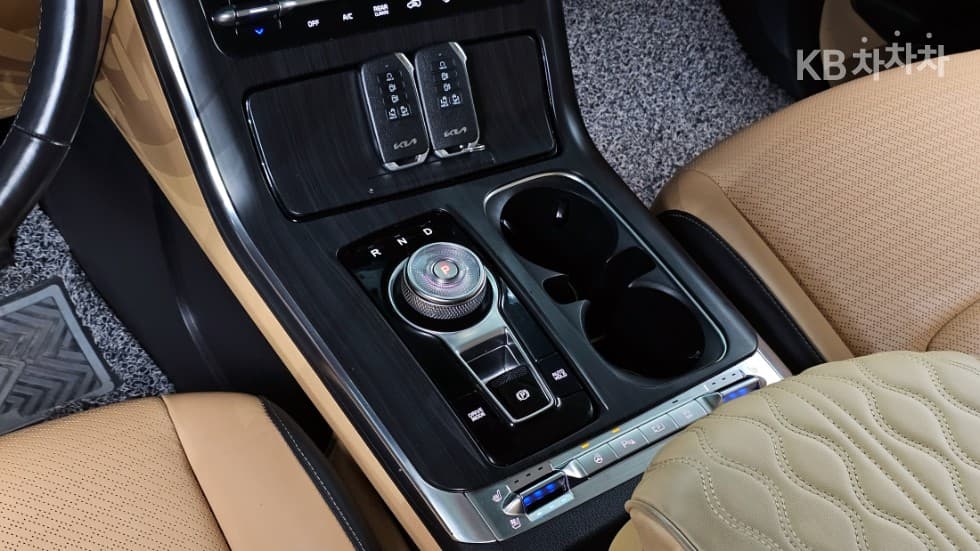 Kia Carnival 4th generationD2.2 9-seater Signature - 9