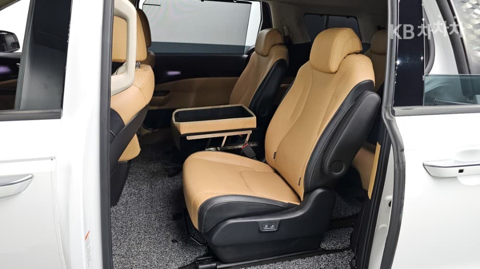 Kia Carnival 4th generationD2.2 9-seater Signature - 12