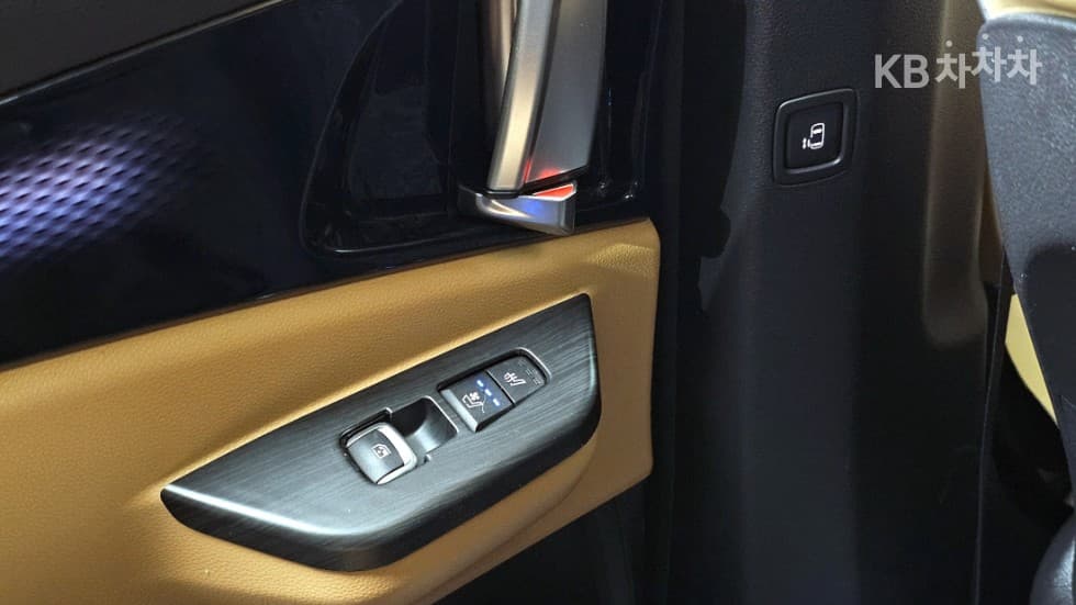 Kia Carnival 4th generationD2.2 9-seater Signature - 19