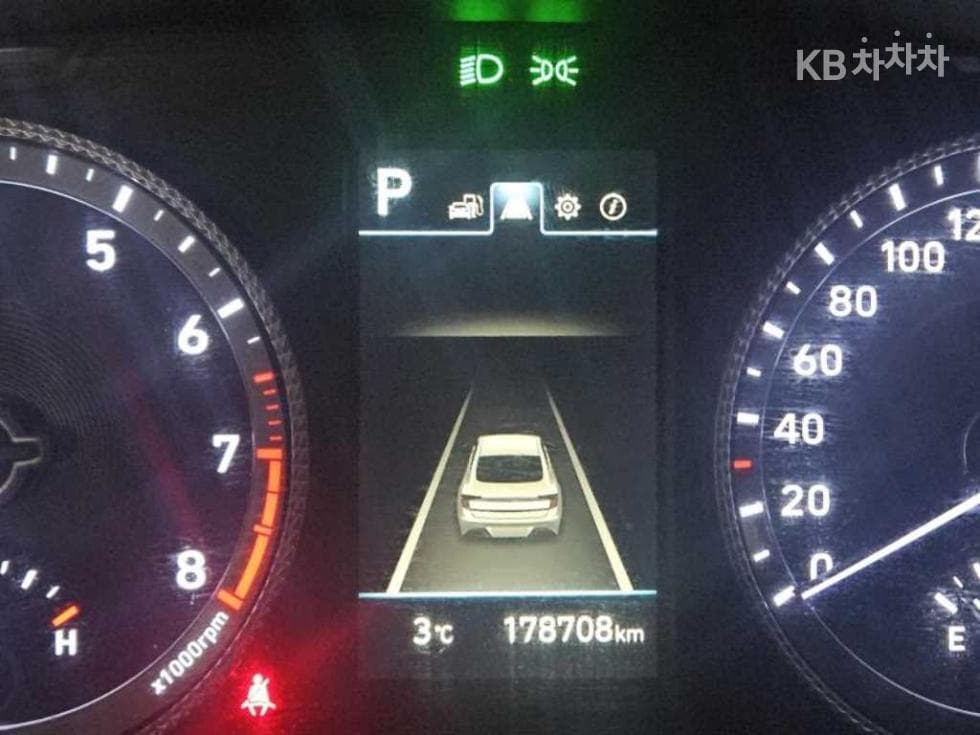 Хюндай Соната (DN8)2.0 LPG Рент-а-кар Стил - 8