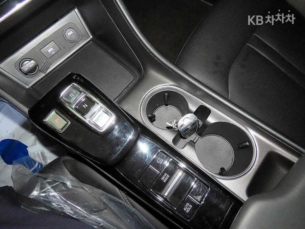 Хюндай Соната (DN8)2.0 LPG Рент-а-кар Стил - 10