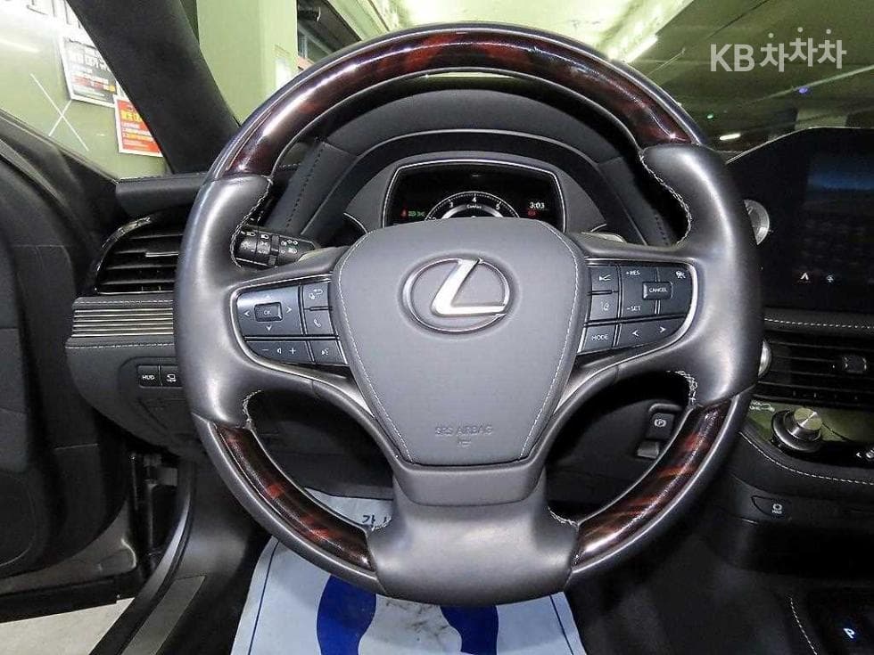 Lexus LS 5세대500 AWD LUXURY - 8