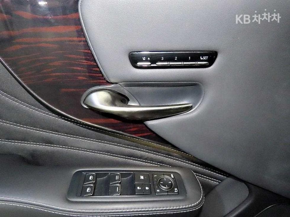 Lexus LS 5세대500 AWD LUXURY - 13