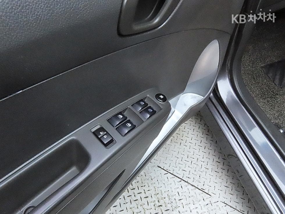 Джи Ем Корея Chevrolet СпаркLT Стандартен - 13