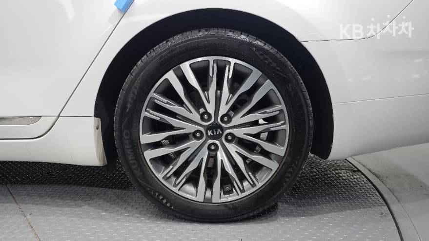 Kia K7 Premiere Hybrid2.4 HEV Signature - 5