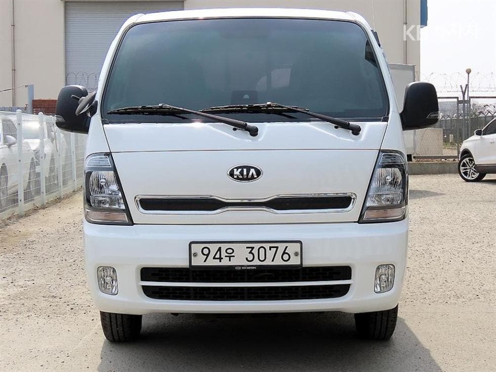 Kia The New (facelift) Bongo 3 (light truck)1 Ton Double Cab Extra Long 2WD GL - 2