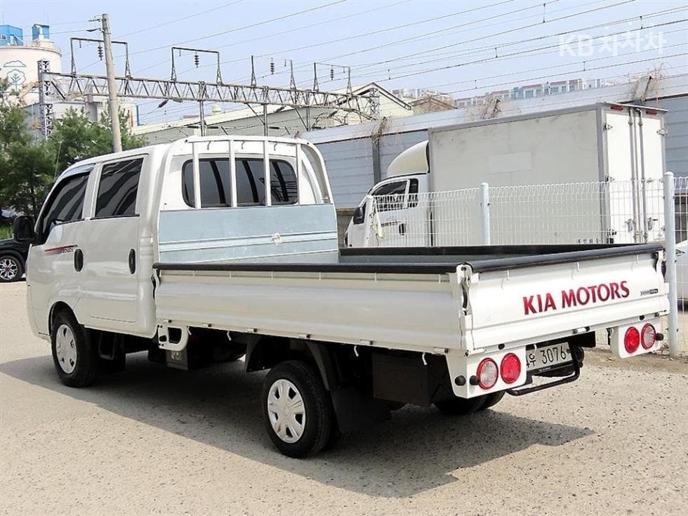 Kia The New (facelift) Bongo 3 (light truck)1 Ton Double Cab Extra Long 2WD GL - 3