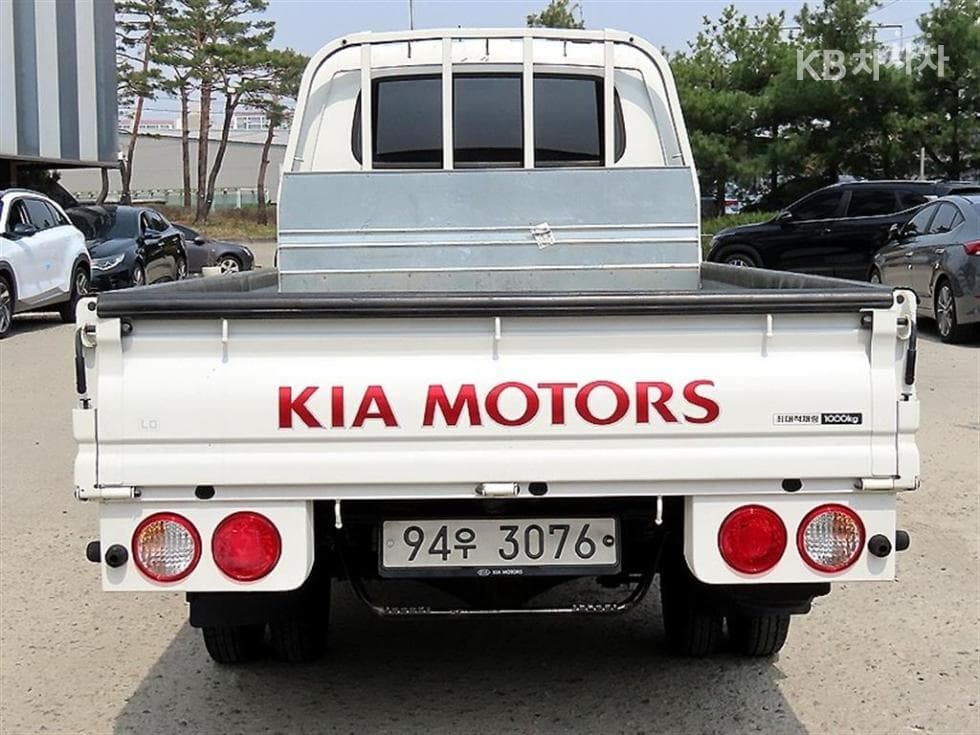 Kia The New (facelift) Bongo 3 (light truck)1 Ton Double Cab Extra Long 2WD GL - 4