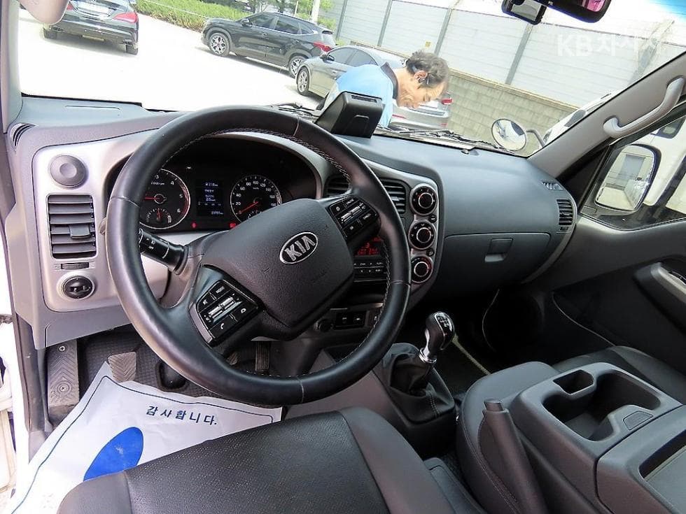 Kia The New (facelift) Bongo 3 (light truck)1 Ton Double Cab Extra Long 2WD GL - 8
