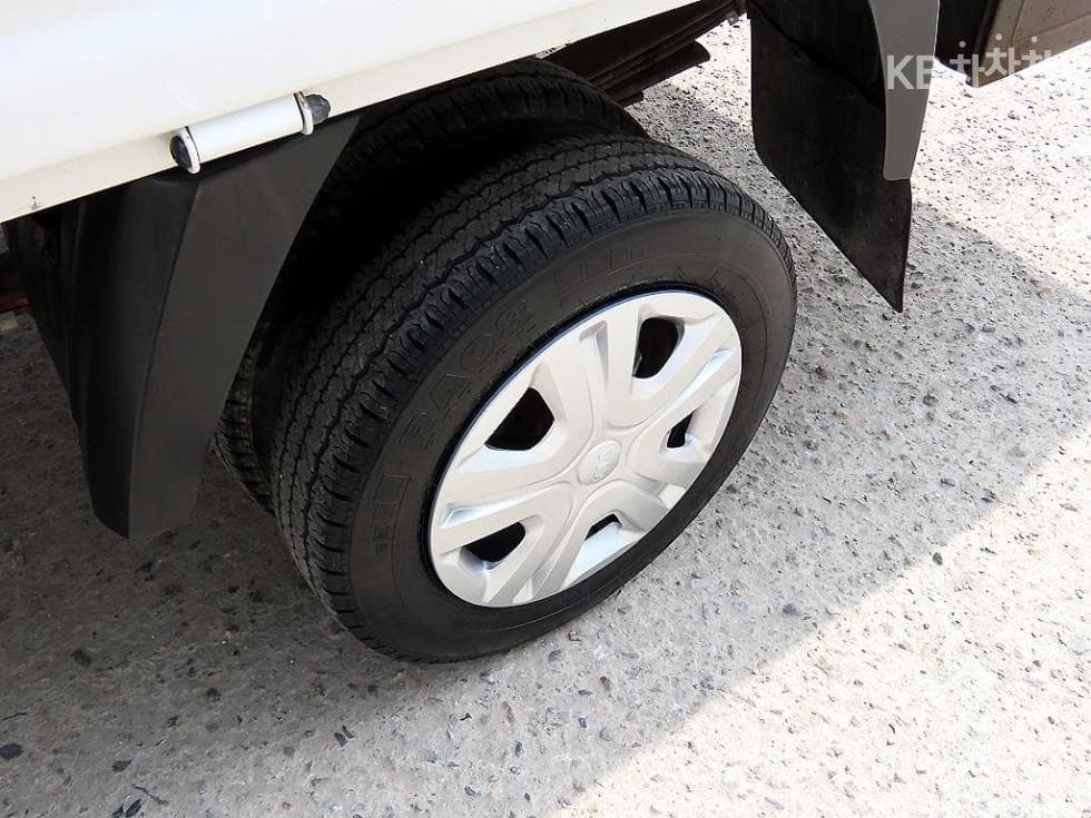 Kia The New (facelift) Bongo 3 (light truck)1 Ton Double Cab Extra Long 2WD GL - 17