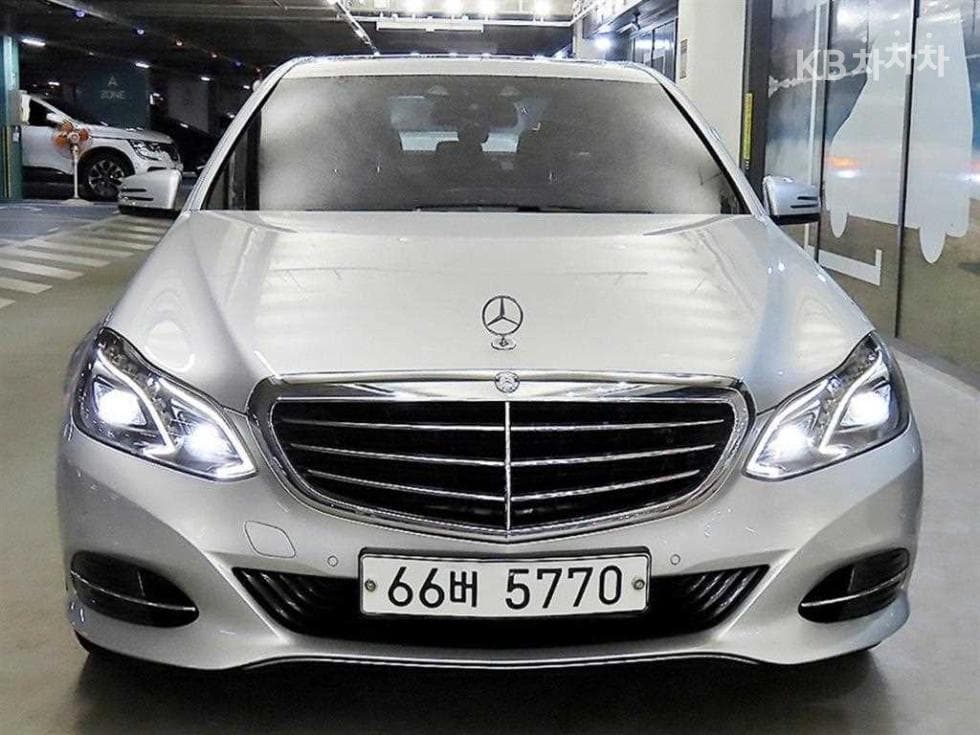 Mercedes-Benz New E-Class E300 엘레강스 W212(09~13) - Image 1