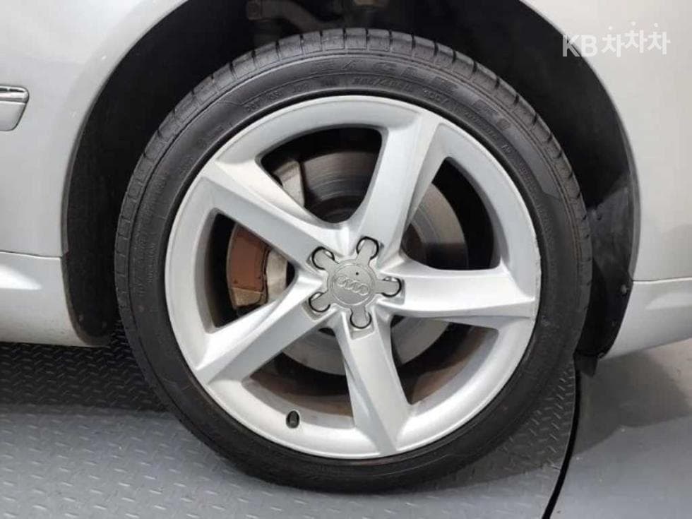 Audi NEW A84.2 FSI 콰트로 D4 - 20