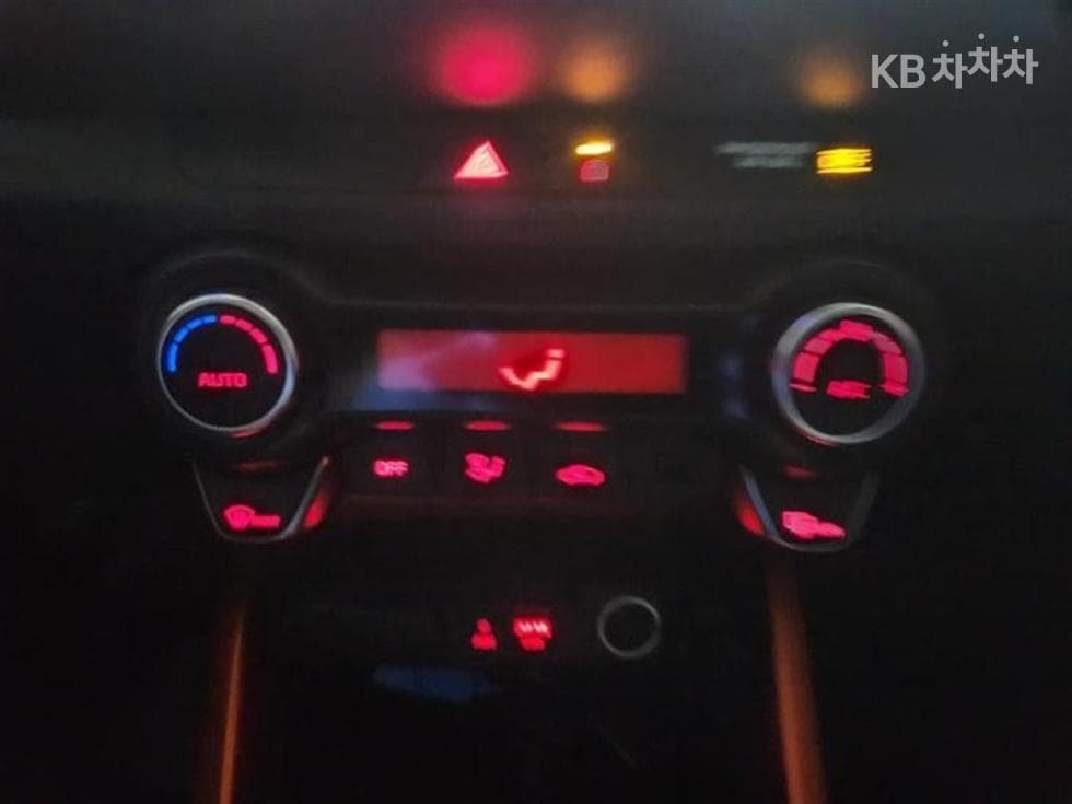 Kia StonicGasoline 1.0 Turbo Gasoline Direct Injection Prestige - 13