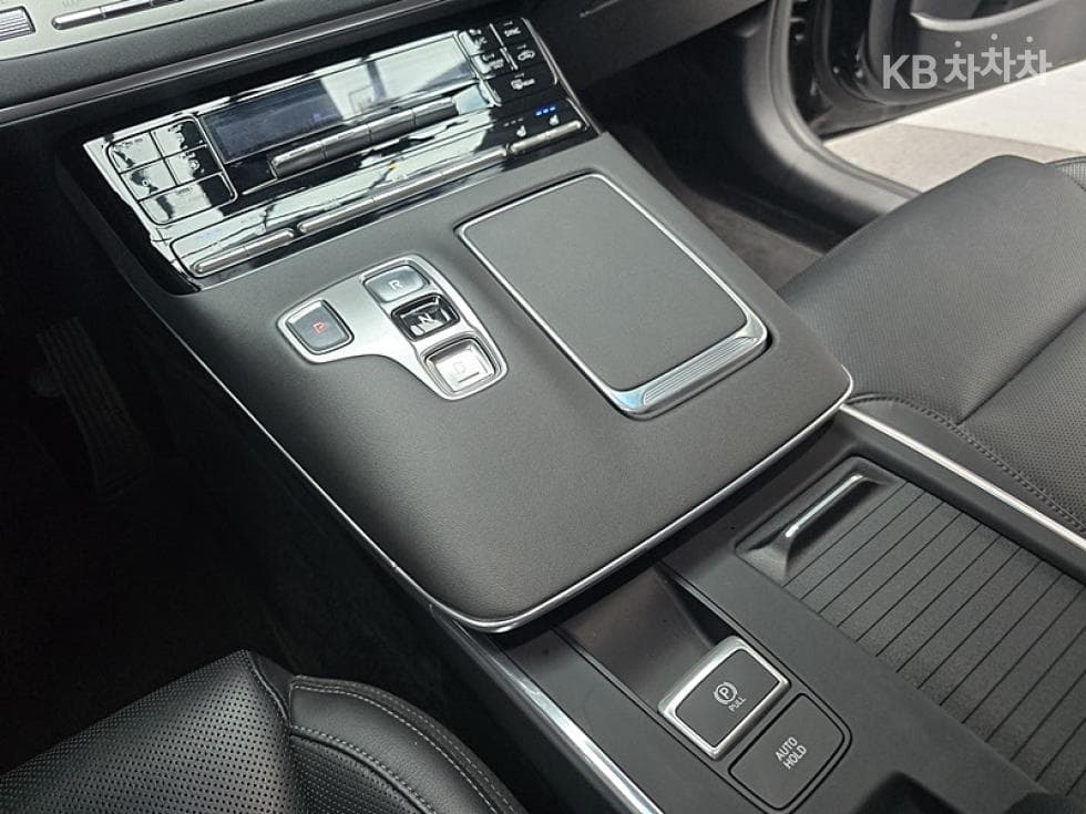 Hyundai The New (facelift) Grandeur (Azera) Hybrid2.4 Premium 초이스 - 8
