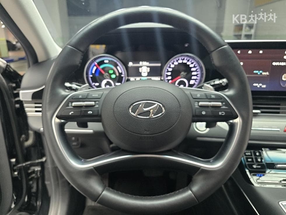 Hyundai The New (facelift) Grandeur (Azera) Hybrid2.4 Premium 초이스 - 13