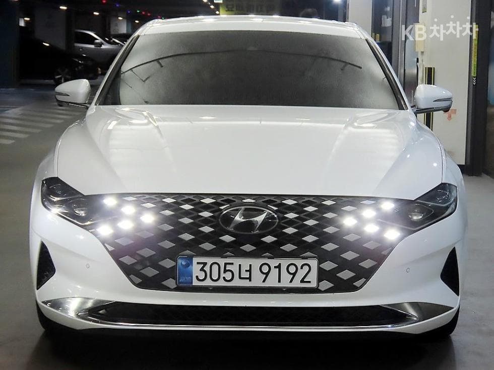 Хюндай The New (фейслифт) Grandeur (Azera)2.5 Le Blanc - 2