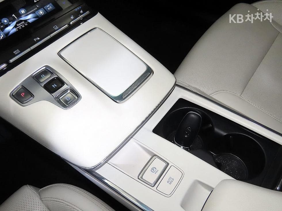 Хюндай The New (фейслифт) Grandeur (Azera)2.5 Le Blanc - 12
