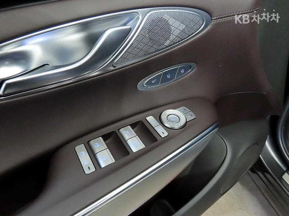 Genesis GV70Gasoline 2.5T AWD - 13