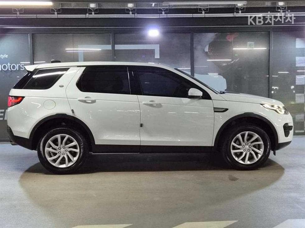 Land Rover 디스커버리 스포츠2.0 TD4 HSE Luxury - 3
