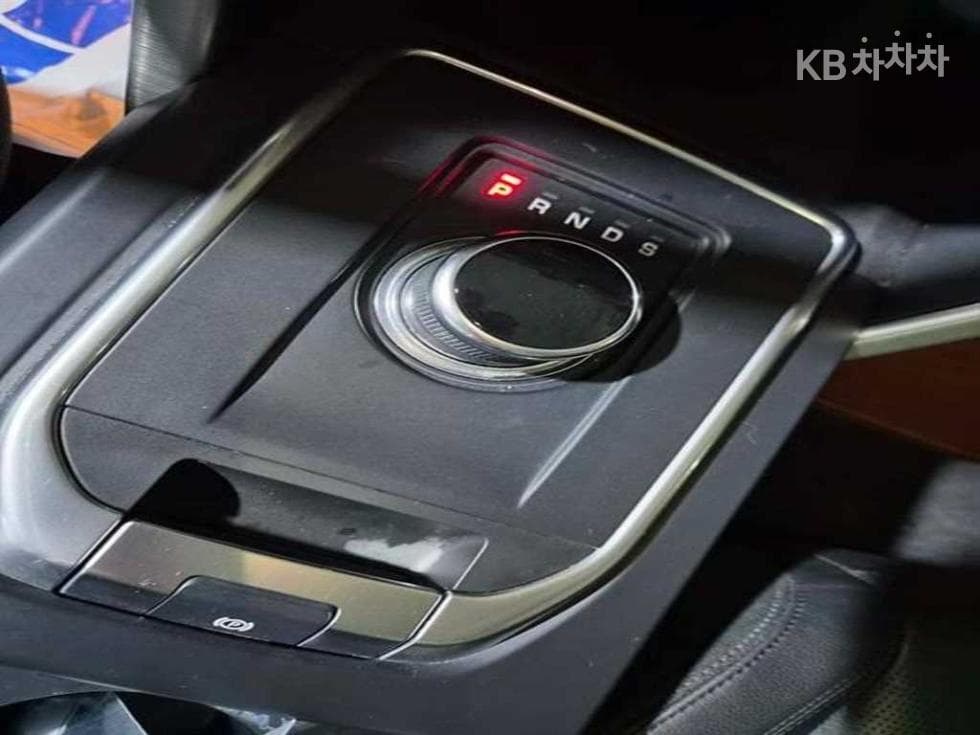 Land Rover 디스커버리 스포츠2.0 TD4 HSE Luxury - 10