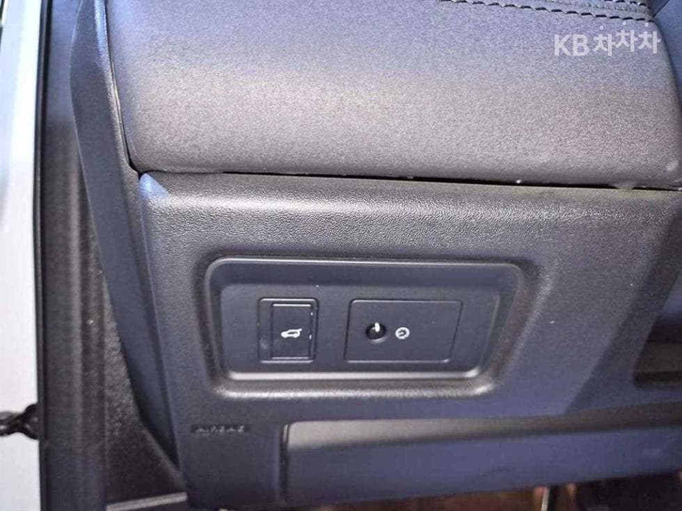 Land Rover 디스커버리 스포츠2.0 TD4 HSE Luxury - 12