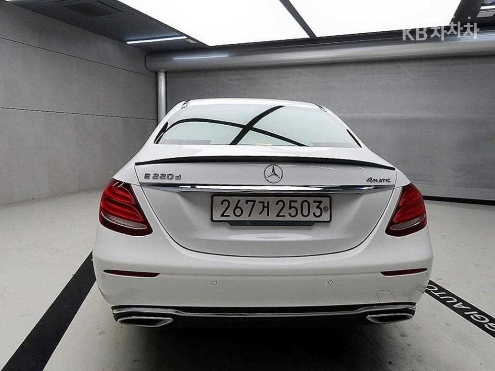 Mercedes-Benz E-Клас (W213)E220d 4MATIC Exclusive - 3