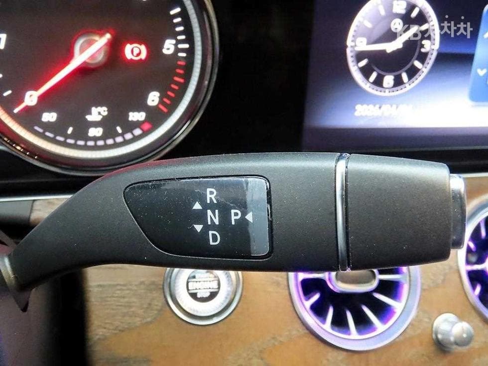 Mercedes-Benz E-Клас (W213)E220d 4MATIC Exclusive - 10
