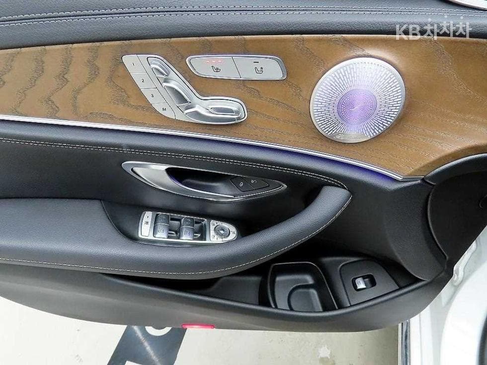 Mercedes-Benz E-Клас (W213)E220d 4MATIC Exclusive - 11