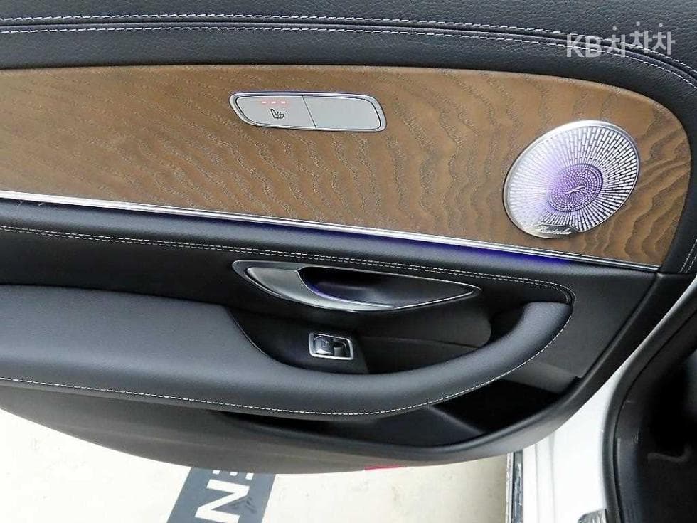 Mercedes-Benz E-Клас (W213)E220d 4MATIC Exclusive - 12