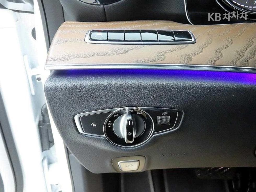 Mercedes-Benz E-Клас (W213)E220d 4MATIC Exclusive - 13