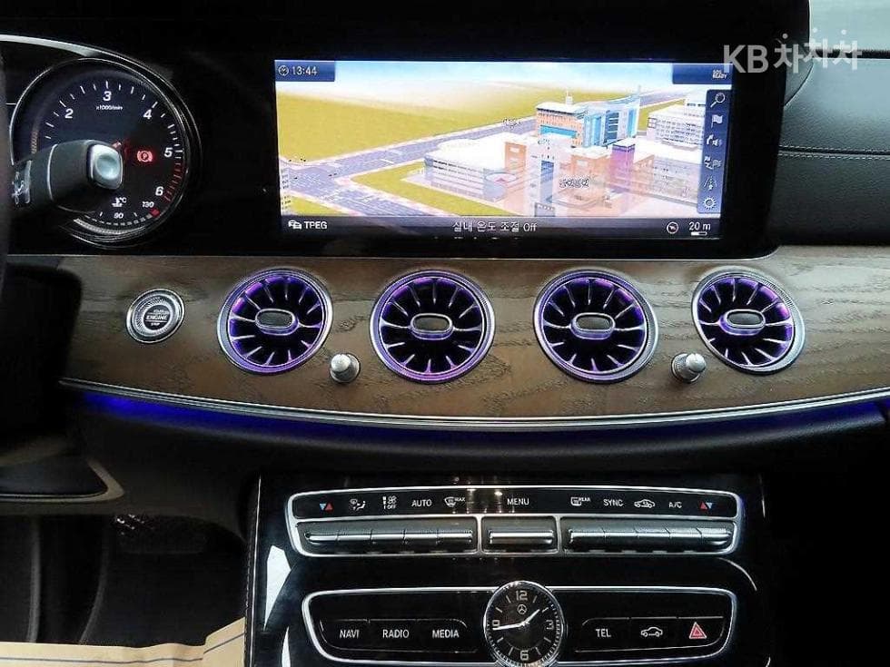 Mercedes-Benz E-Клас (W213)E220d 4MATIC Exclusive - 15