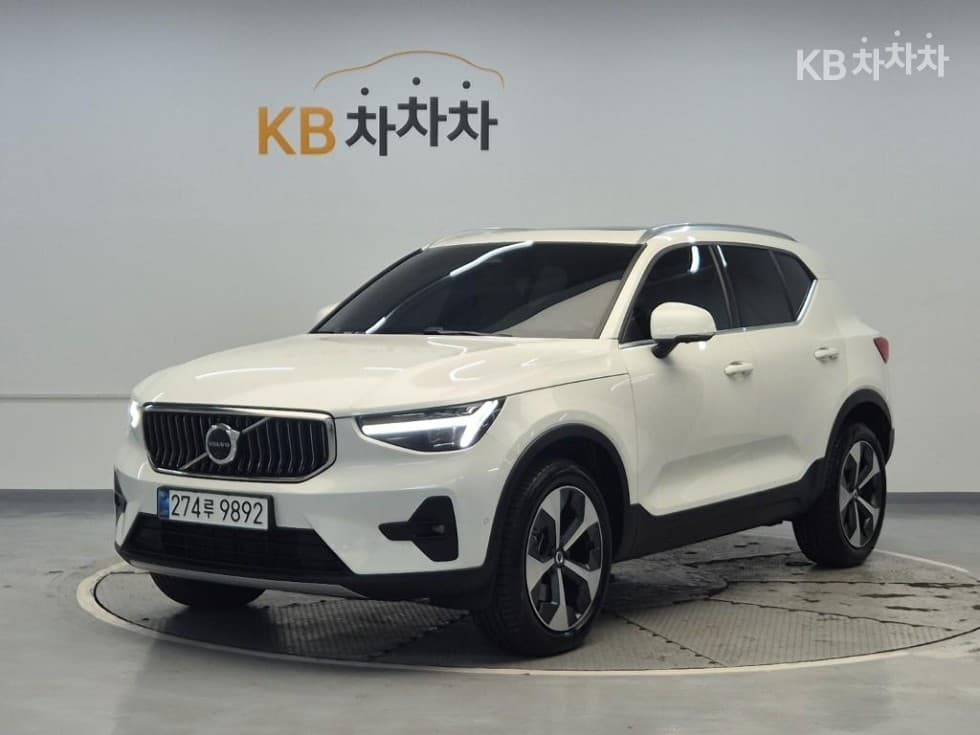 Volvo XC40 B4 AWD Ultra Bright - Image 1