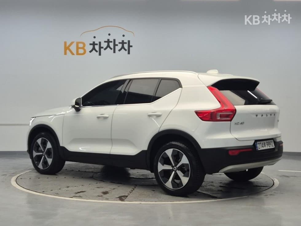 Volvo XC40B4 AWD Ultra Bright - 2