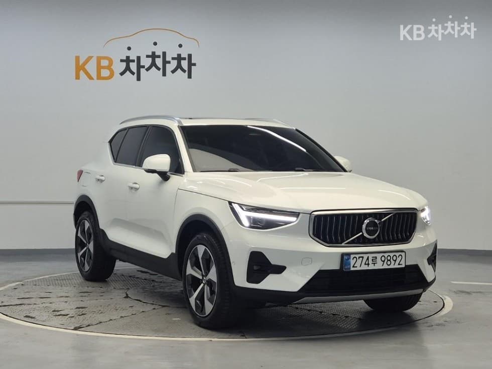 Volvo XC40B4 AWD Ultra Bright - 4