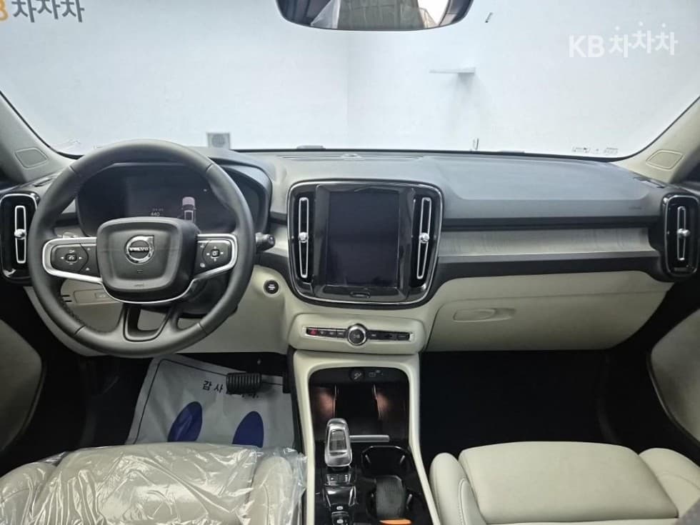 Volvo XC40B4 AWD Ultra Bright - 7
