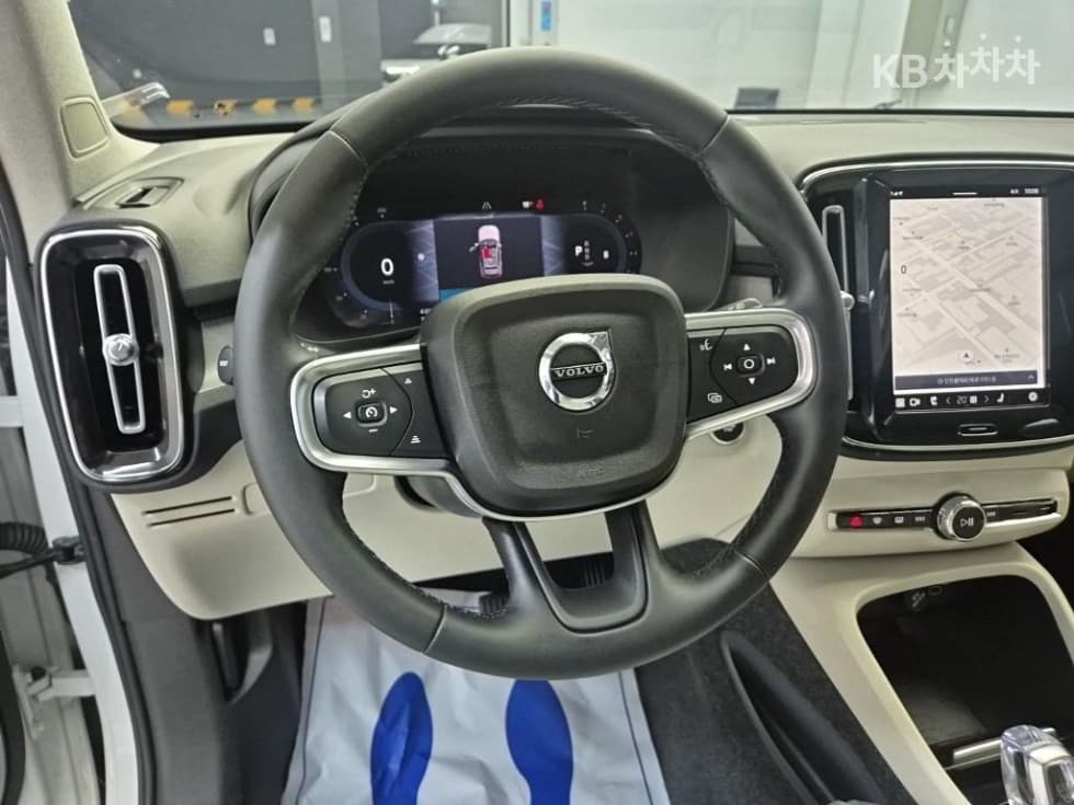 Volvo XC40B4 AWD Ultra Bright - 9