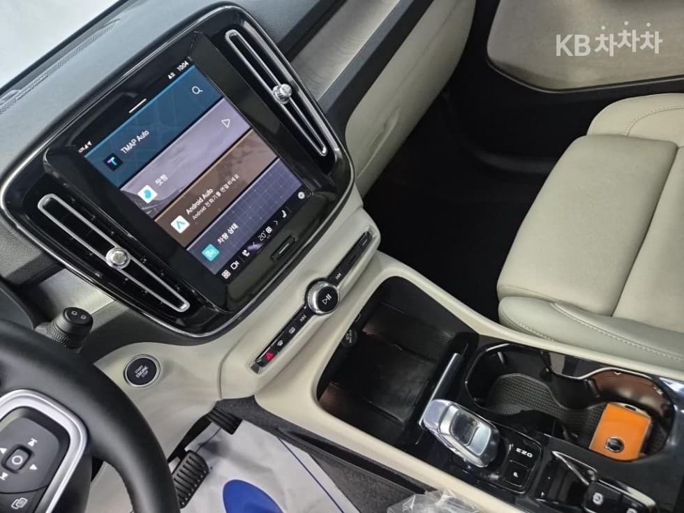 Volvo XC40B4 AWD Ultra Bright - 10